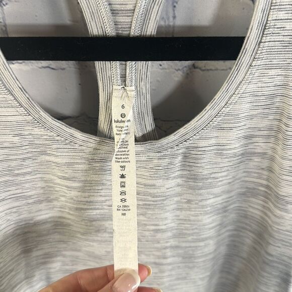 ✨ Lululemon Racerback Tank - Size 6, Perfect Condition - Picture 3 of 4